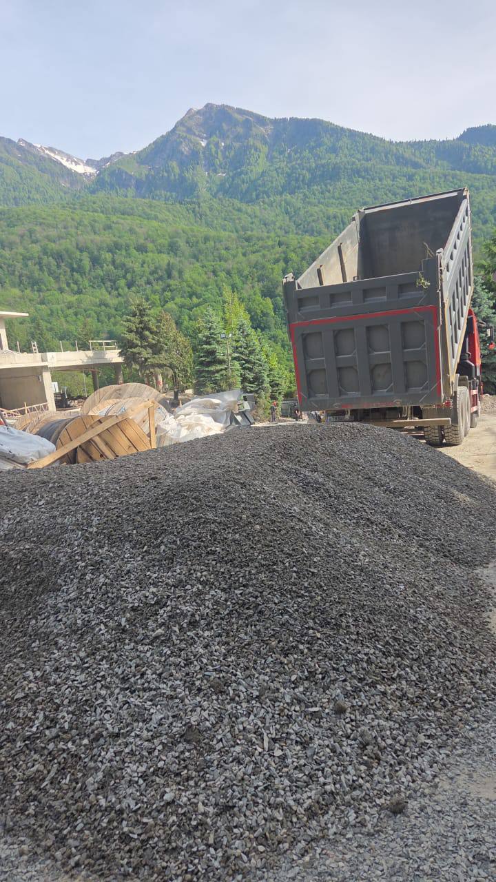 Выгрузка отсева в горах