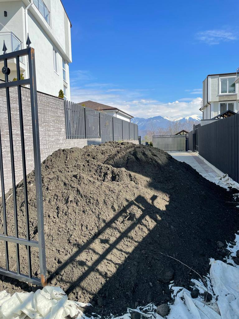 Доставка плодородного грунта